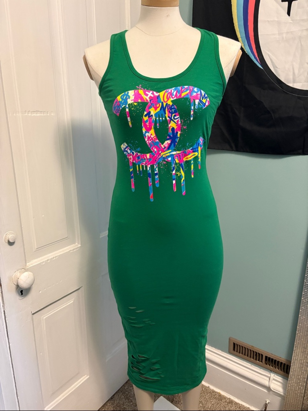 Green Sleeveless Midi Dress with Colorful Graphic